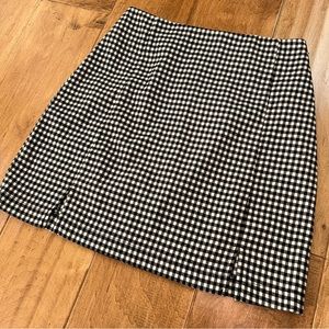 Eyeshadow B&W Mini Gingham Skirt with Small Slit Detailing - Size 5 (EUC)